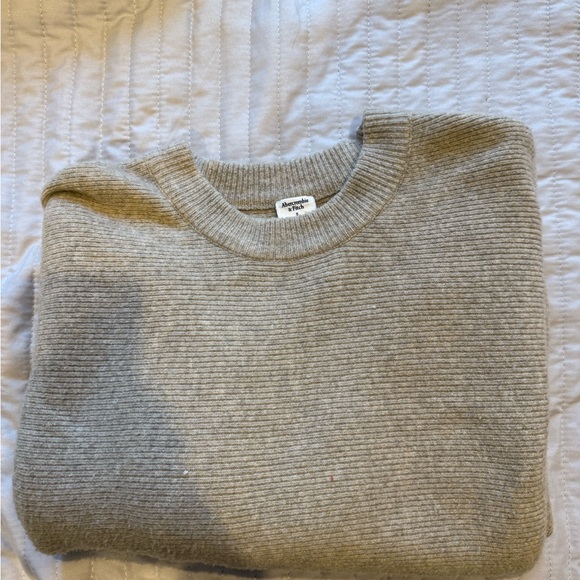 Abercrombie & Fitch Men's Light Gray Crewneck Sweater